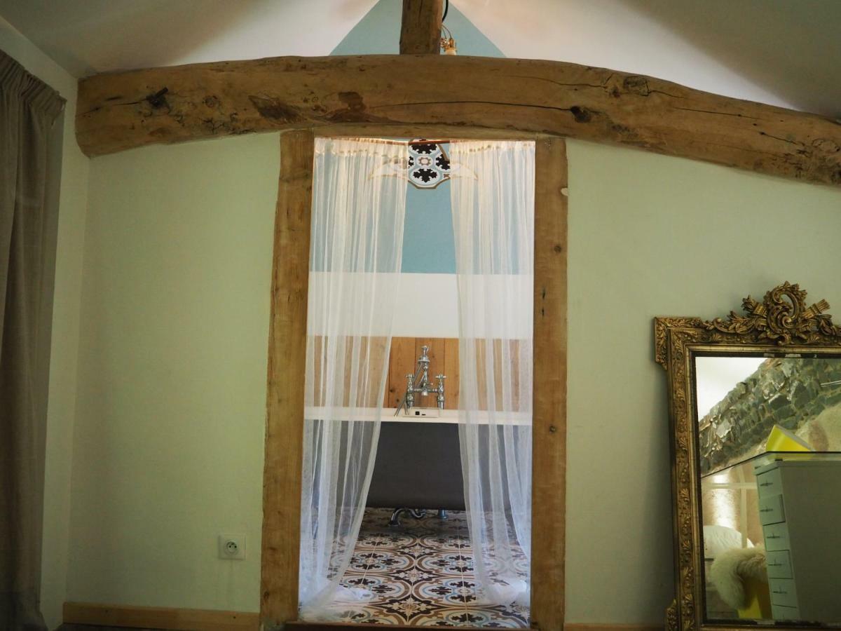Le Chatel En Beaujolais Valsonne Exterior photo